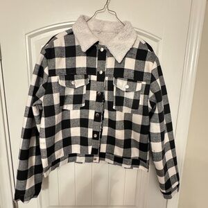 Black and white Buffalo sherpa lined jacket Large